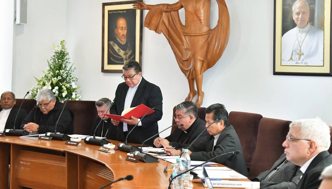 Obispos de Bolivia muestran apoyo al papa León XIV frente a las críticas de Trump