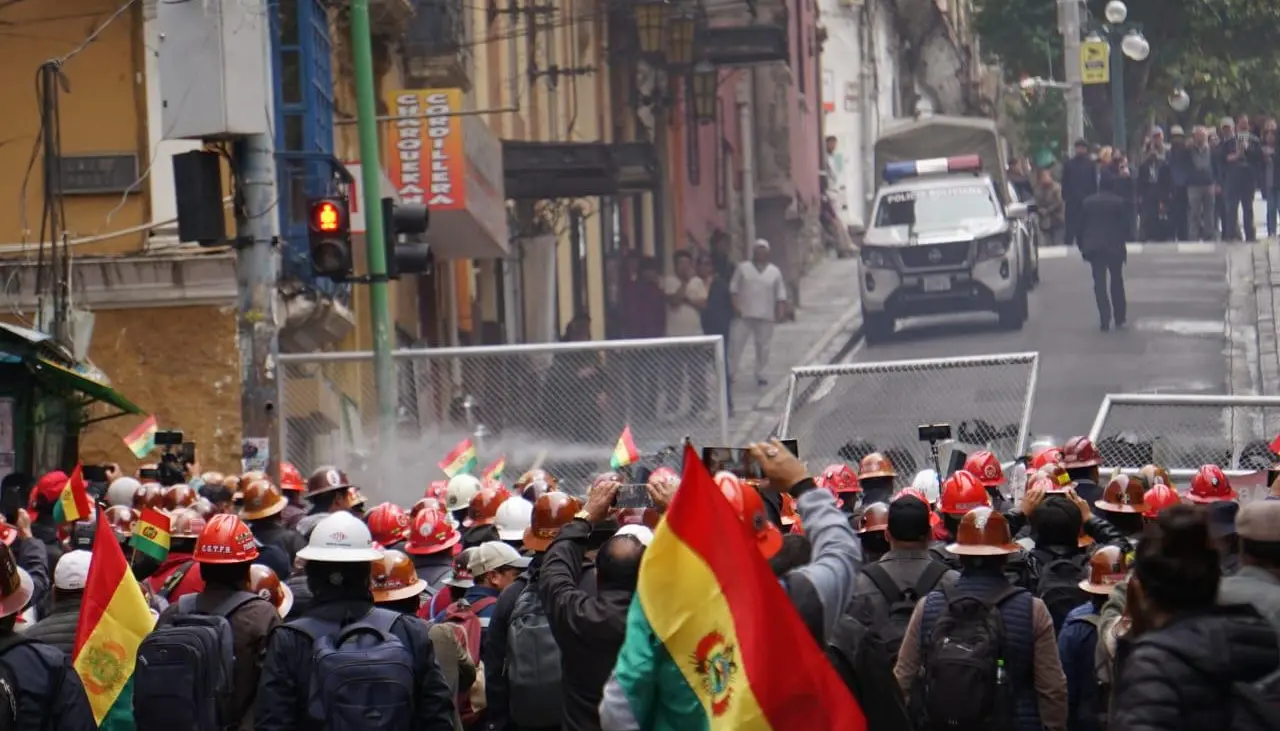 ”Vamos a mantener los bloqueos”, dicen mineros que exigen la abrogación del Decreto Supremo 5503 