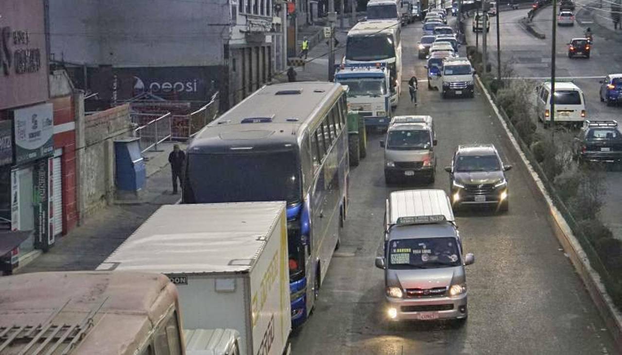 Falta de diésel paraliza el transporte y golpea al agro; hay críticas al Gobierno