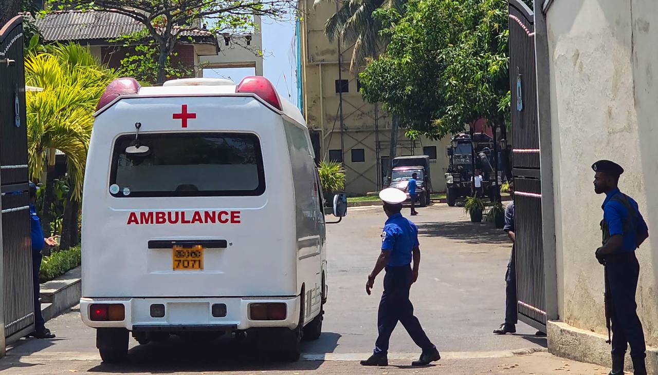 Casi 150 desaparecidos tras el naufragio de un buque militar iraní frente a Sri Lanka