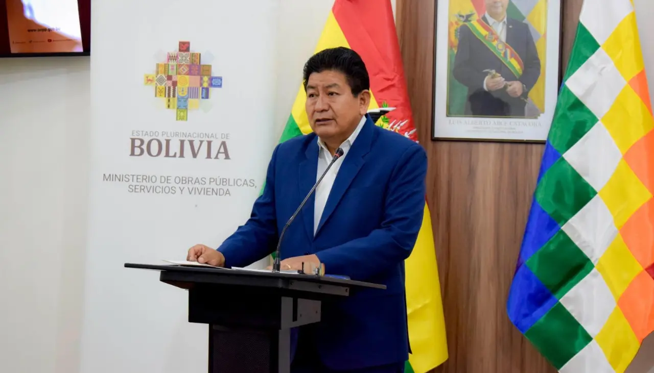 Transporte pesado anuncia proceso penal contra exministro Montaño por estado de carreteras y manejo de recursos