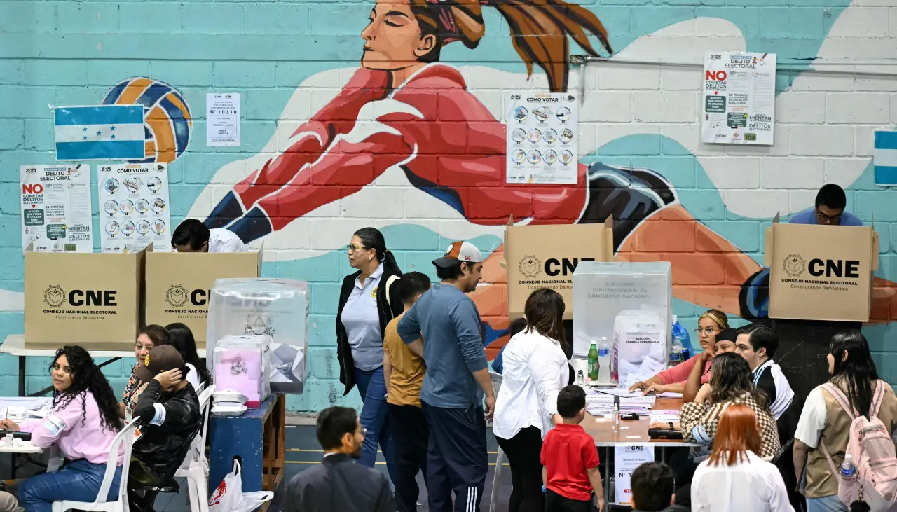 Cierra la votación de presidenciales en Honduras, marcadas por advertencias de Trump