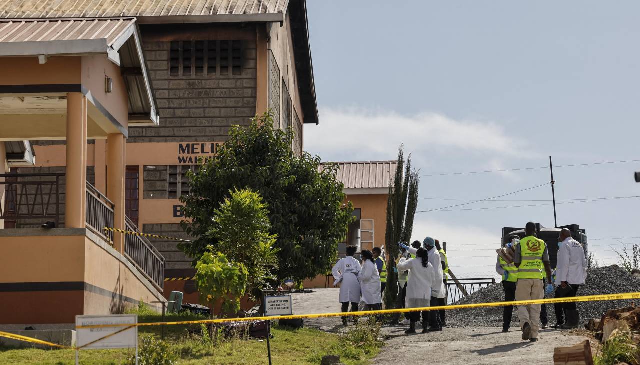 Ocho estudiantes detenidas por “incendio voluntario” que mató a 16 niñas en un internado de Kenia