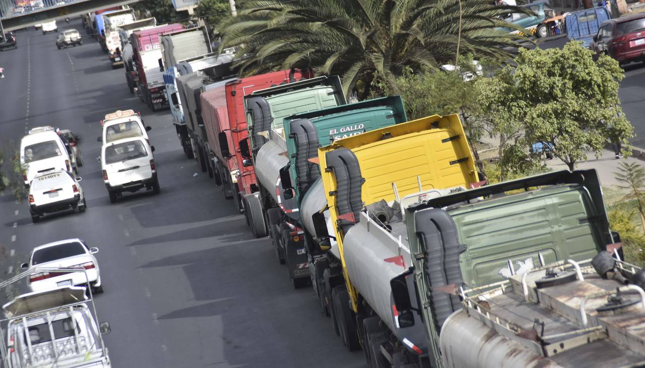 A dos meses del Estado de excepción las filas por combustibles siguen sin solución