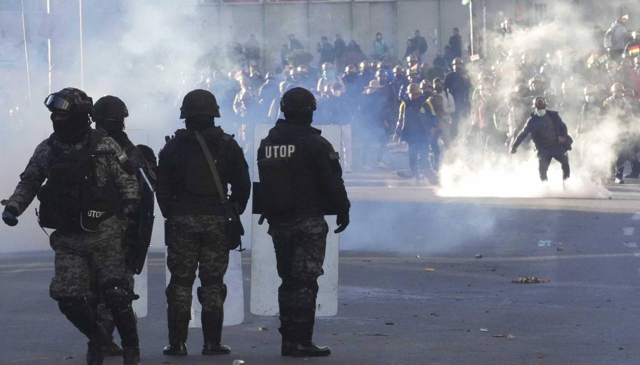 En medio de los conflictos, el Gobierno autoriza pagar un bono a la Policía