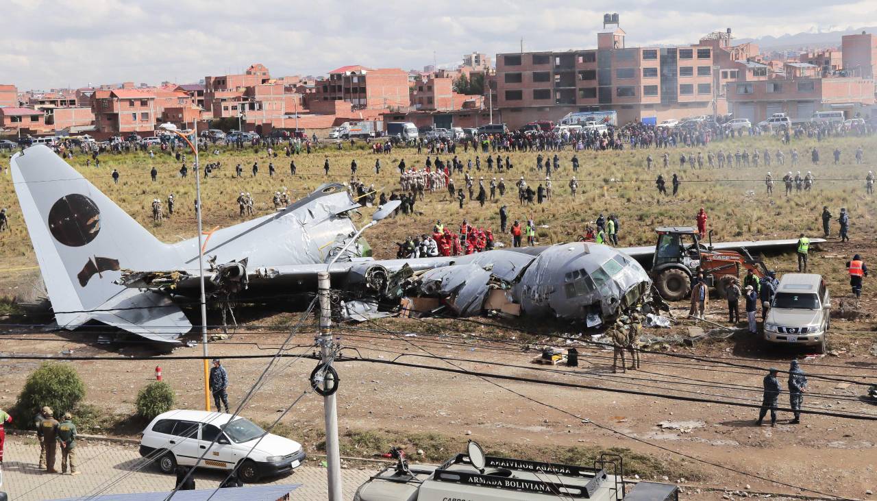 Envían a la cárcel a 19 personas por el robo de dinero del avión accidentado en El Alto