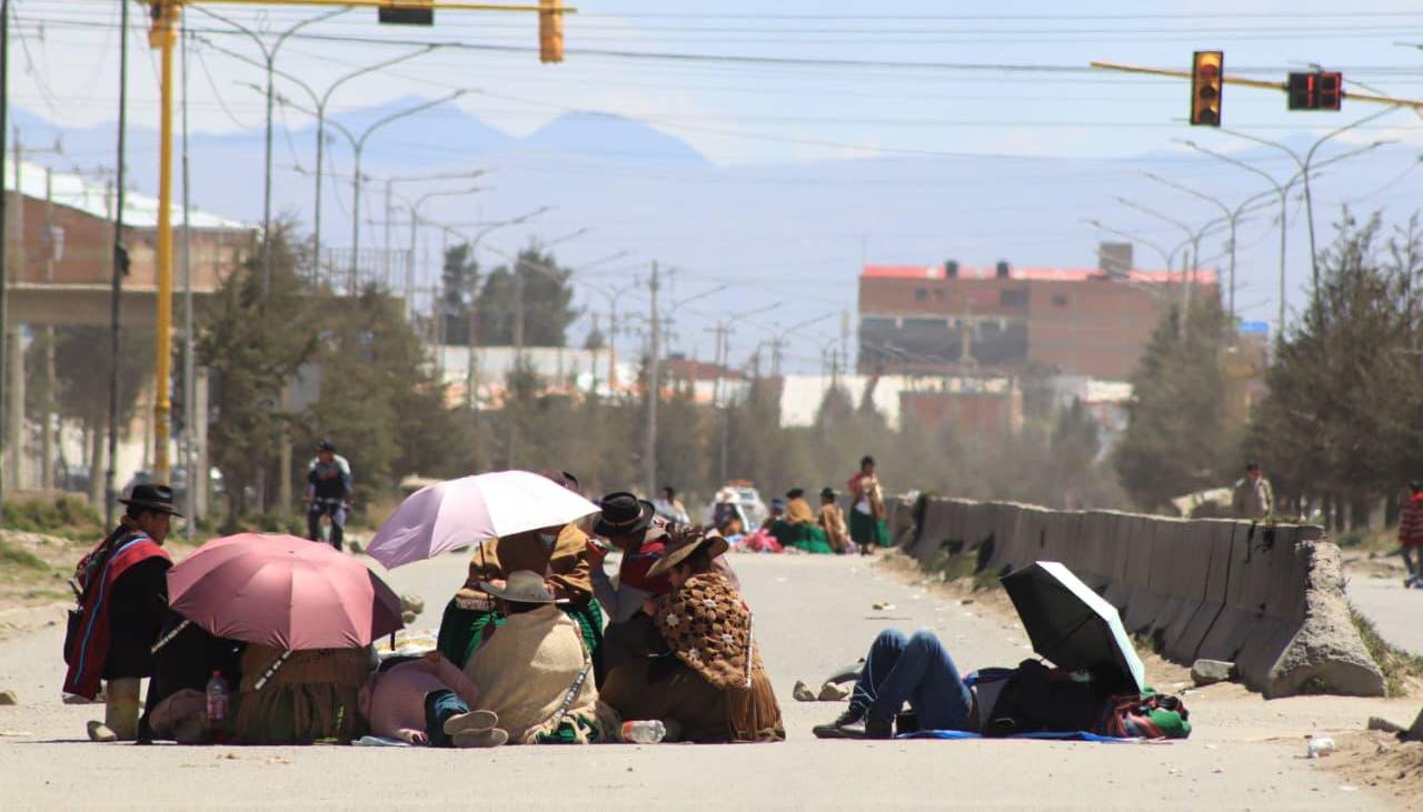 Suben a 19 los bloqueos por conflictos sociales en el país y La Paz concentra la mayoría