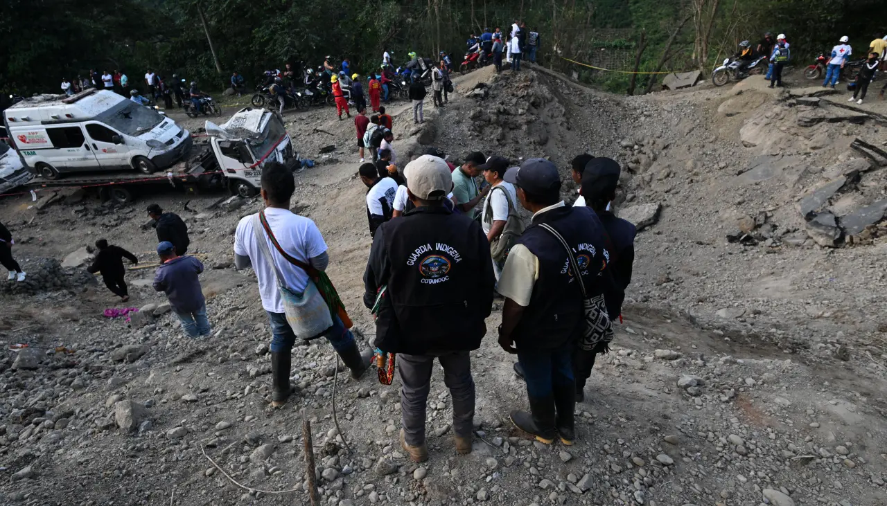 Atentado guerrillero con bomba en Colombia deja 20 muertos, a un mes de las elecciones