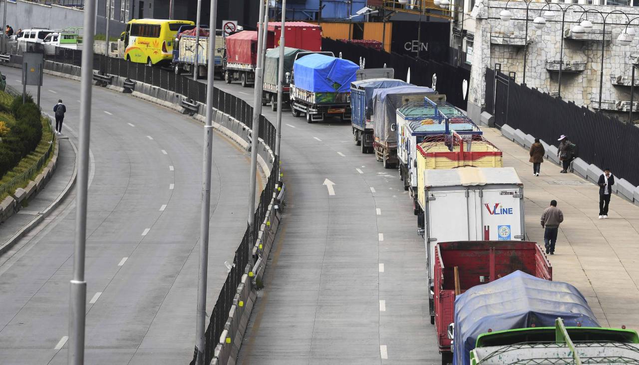 Bloqueos: “Lara, Argollo, los Tupac Katari y Condori deben ser investigados por terrorismo”, dice dirigente del transporte