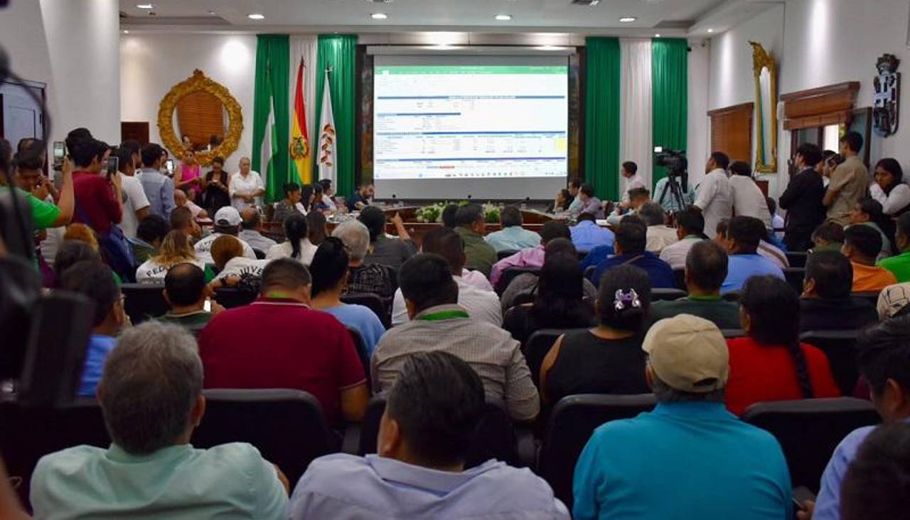 Santa Cruz: Concejo y transportistas retoman reunión por el pasaje bajo advetencia de paro de 48 horas
