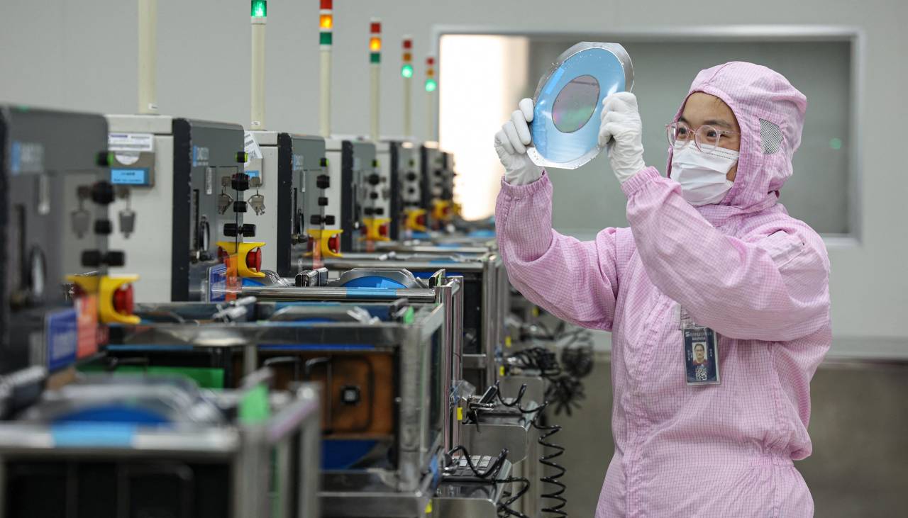 Aranceles del 100% anunciados por Trump sacuden el sector asiático de semiconductores