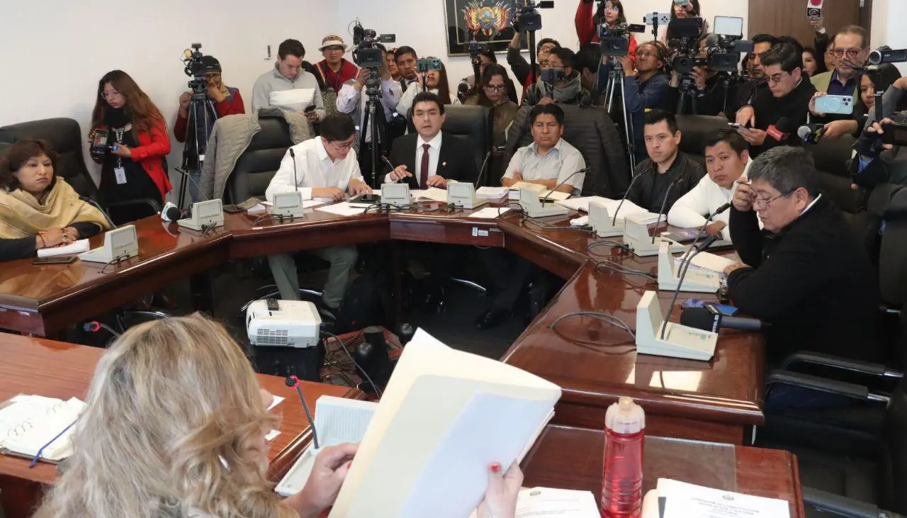 ¿Por qué está empantanada la ley de convocatoria a las elecciones subnacionales?