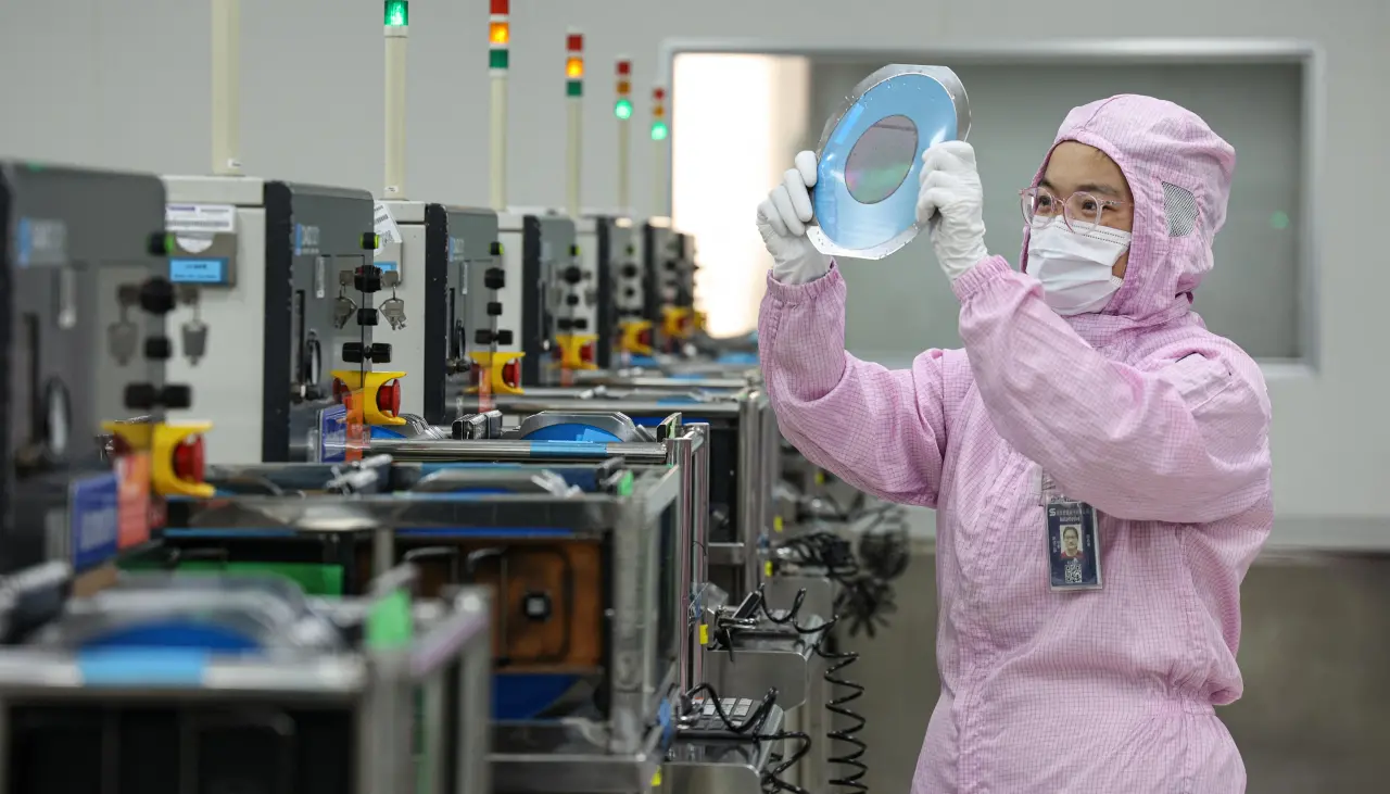 Aranceles del 100% anunciados por Trump sacuden el sector asiático de semiconductores