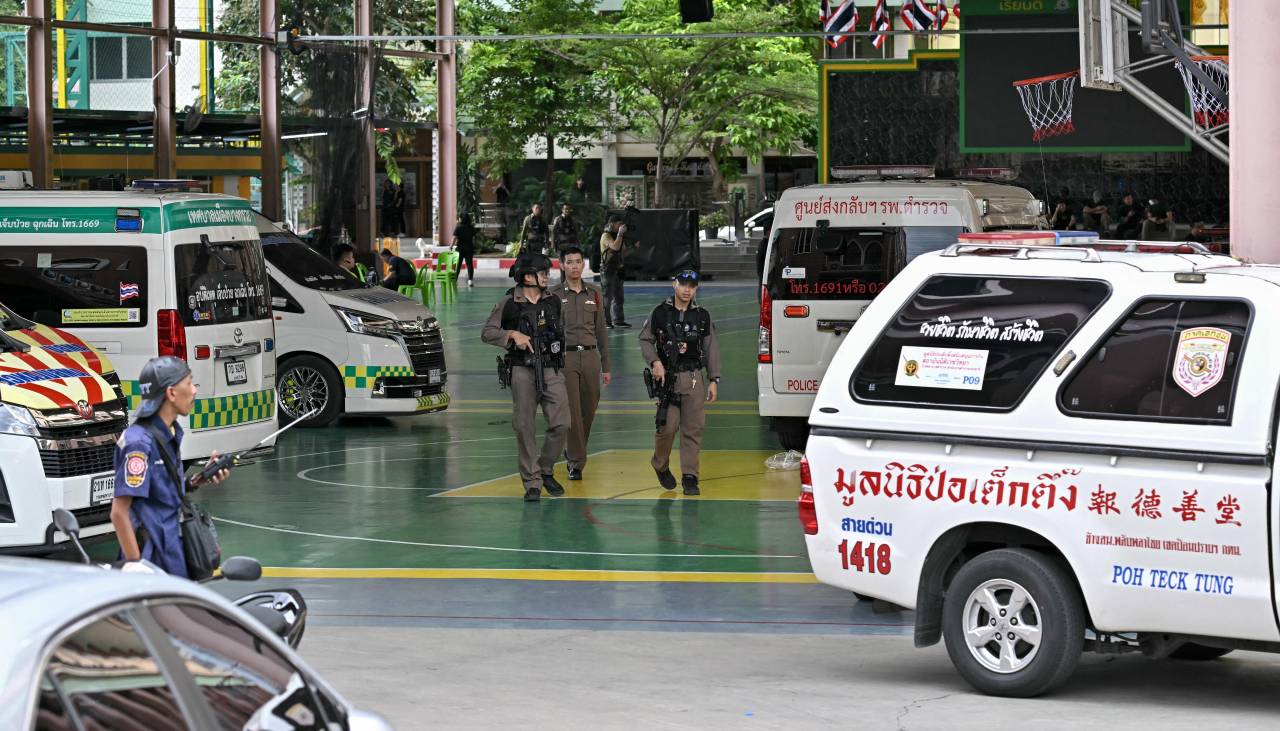 Un adolescente mata a tiros a sus abuelos, a alumnos y a profesores en Tailandia