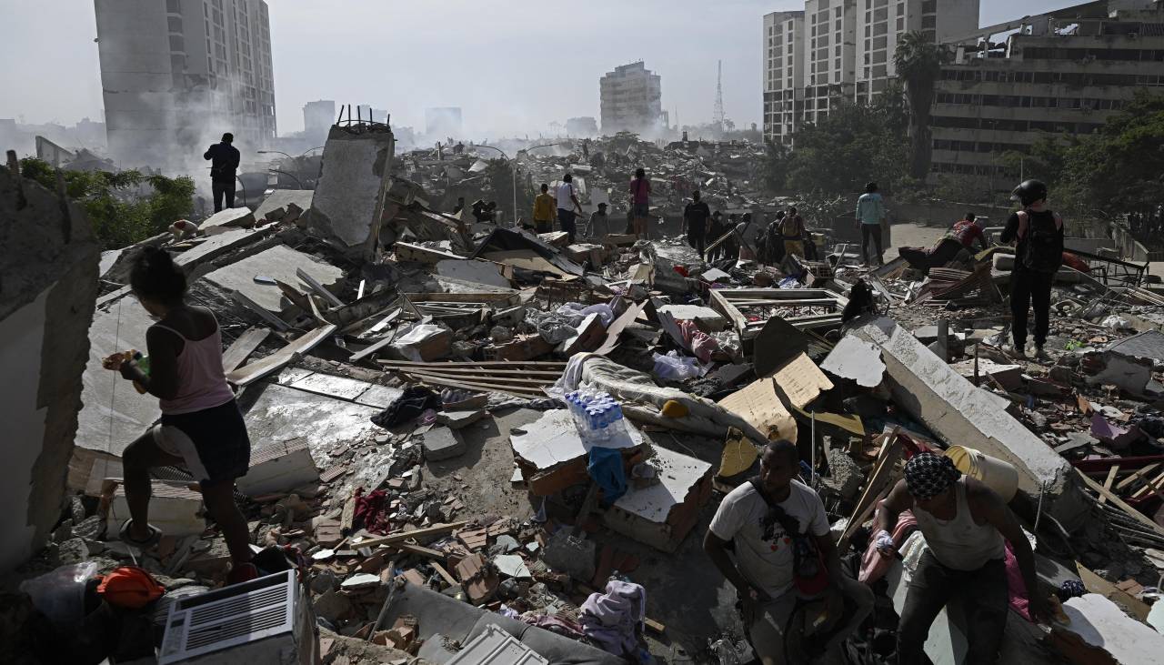 Sube a 589 la cifra de personas fallecidas tras terremotos en Venezuela