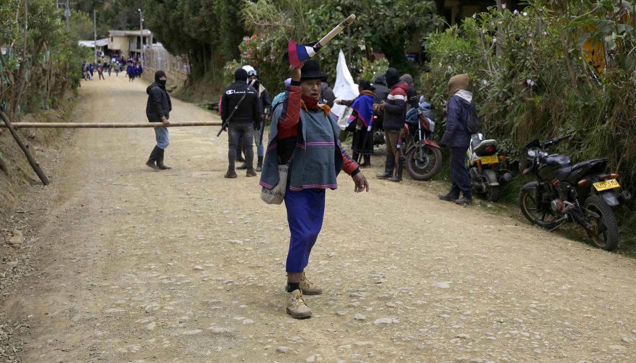 Siete muertos y 110 heridos en sangrientos choques entre indígenas en Colombia