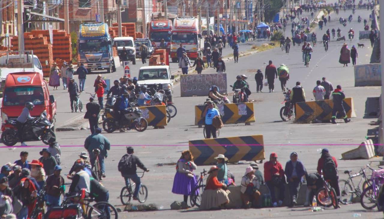 “¿Quién va a querer hacer negocios o invertir en Bolivia?”: IBCE advierte que imagen del país se deteriora por bloqueos
