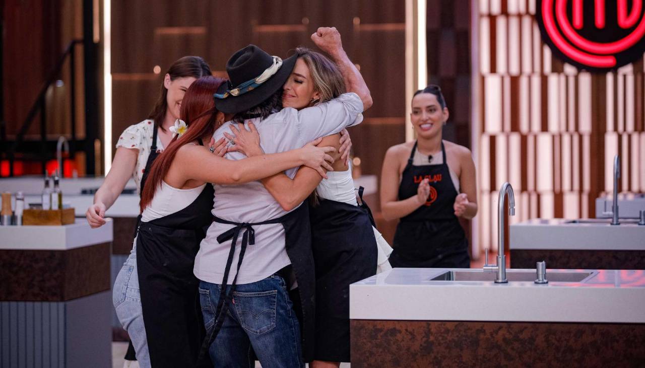 El homenaje a Carlitos y su triste despedida de la competencia 