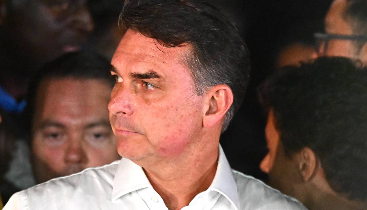Flávio Bolsonaro aterriza en EEUU tres días después de las elecciones en las que se declaró reelecto a Lula