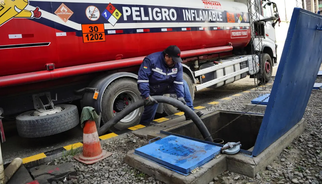 Transporte pesado pide “reunión urgente” con el presidente Paz para hablar sobre la subvención de combustibles 