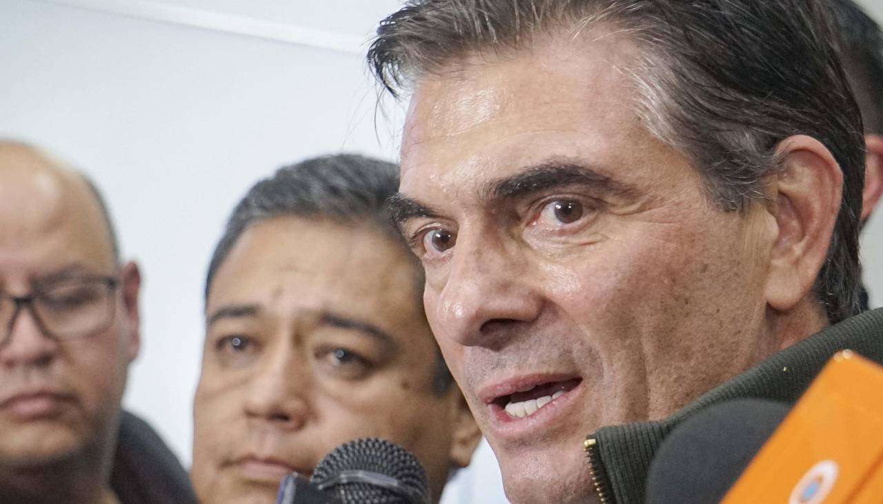 Ante bloqueos y movilizaciones, ministro dice que Rodrigo Paz no va a renunciar 