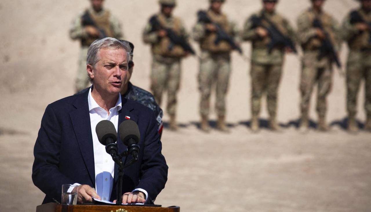 Kast frena la regularización de 182.000 migrantes en Chile