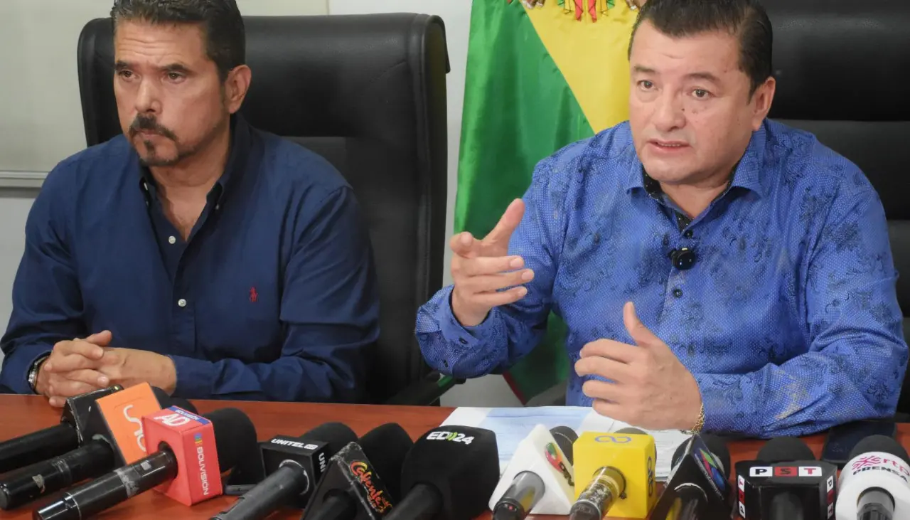 Habilitan número para denuncia de cobros excesivos del pasaje y Jhonny dice que las sanciones ya emitidas se cobrarán