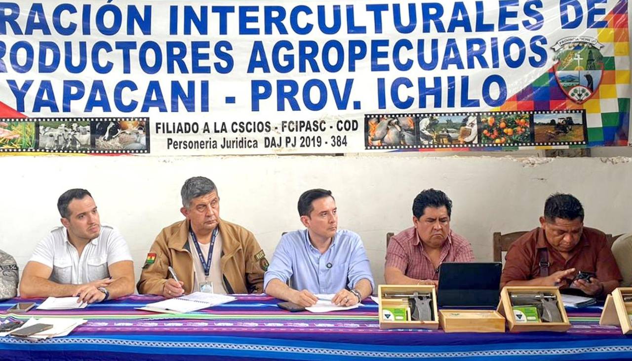 Continúa el diálogo entre el Gobierno y agricultores mientras se mantiene el bloqueo en Yapacaní