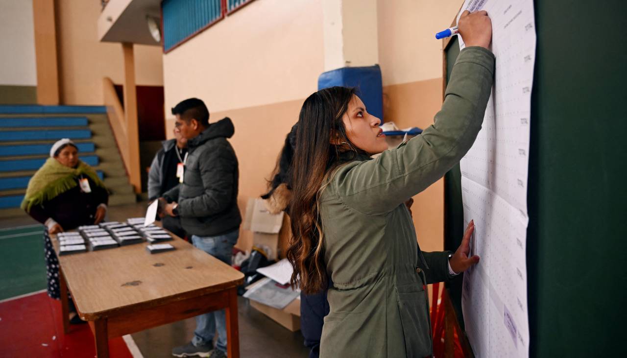 Segunda vuelta: Asistencia de jurados a los centros de sufragio es obligatoria, recuerdan desde el TSE