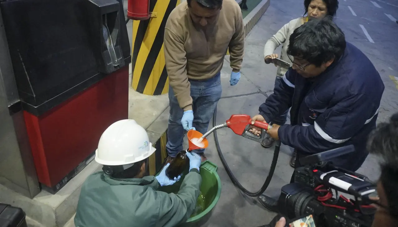 “La gasolina que se compra llega con 80% de octanaje”, afirma diputado tras informe de YPFB