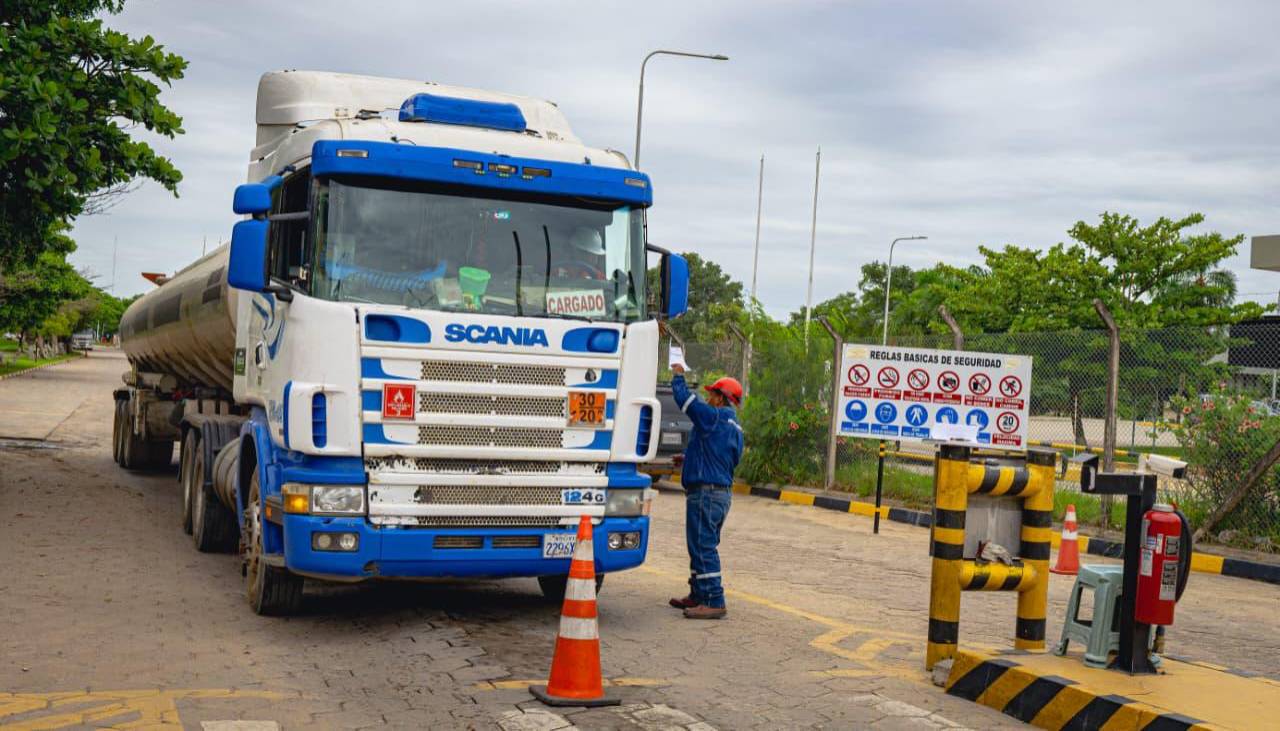 YPFB dispone de 17 toneladas de aditivos para reforzar la calidad de la gasolina en todo el país