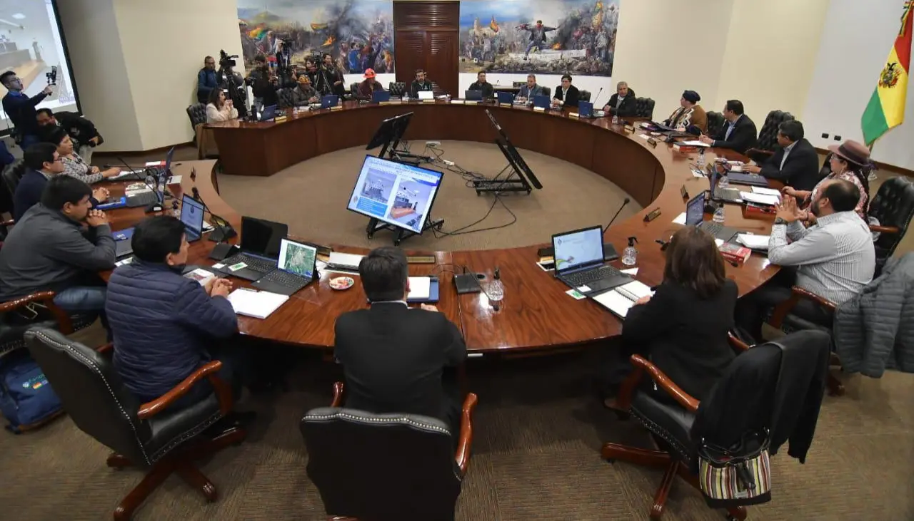 En el último gabinete, ministros presentan su renuncia y se disponen a acompañar a Arce en su últimas horas de gestión