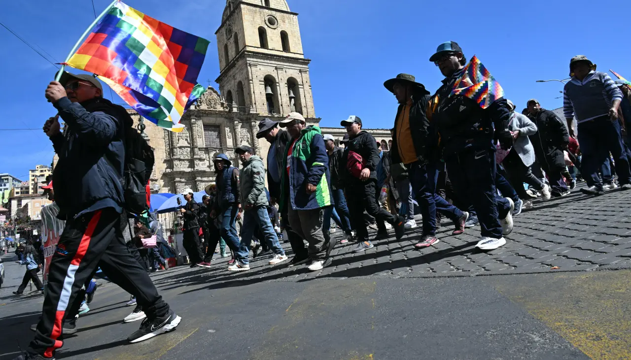 Paz vuelve a invitar al diálogo a organizaciones sociales en el acto de promulgación de ley de Estado de excepción