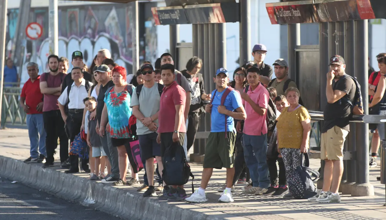 Chile declara “estado de excepción por catástrofe” y “toque de queda” debido a apagón masivo