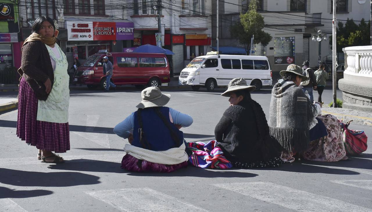 Reprograman la entrada del Gran Poder por bloqueos y enfrentamientos en La Paz