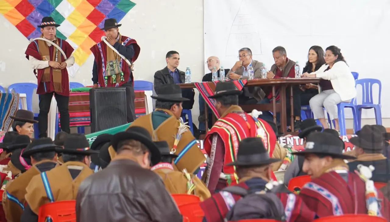 Gobierno reinstala diálogo con la COB por el decreto 5503 en El Alto