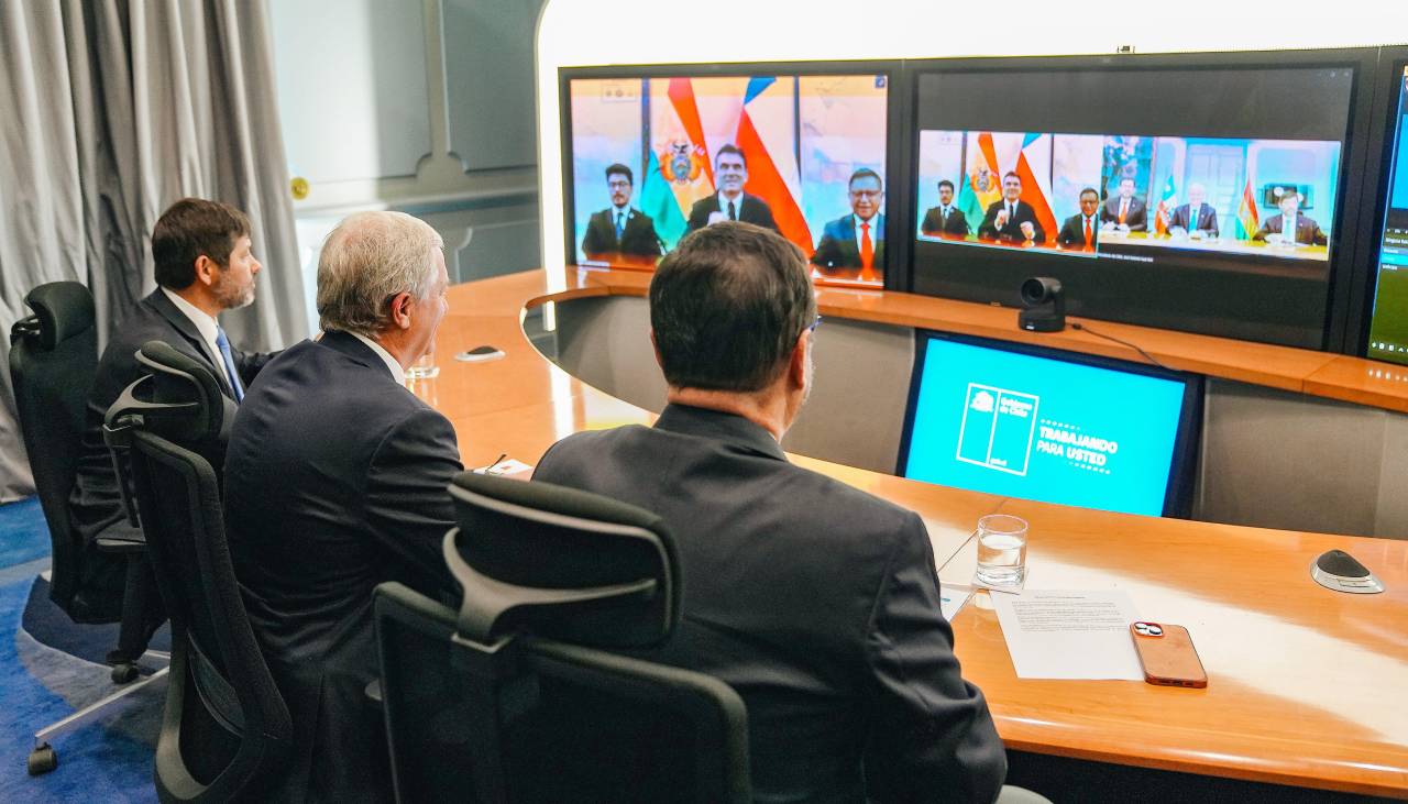 Presidentes de Bolivia y Chile se reúnen para abordar crimen organizado y robo de combustible 