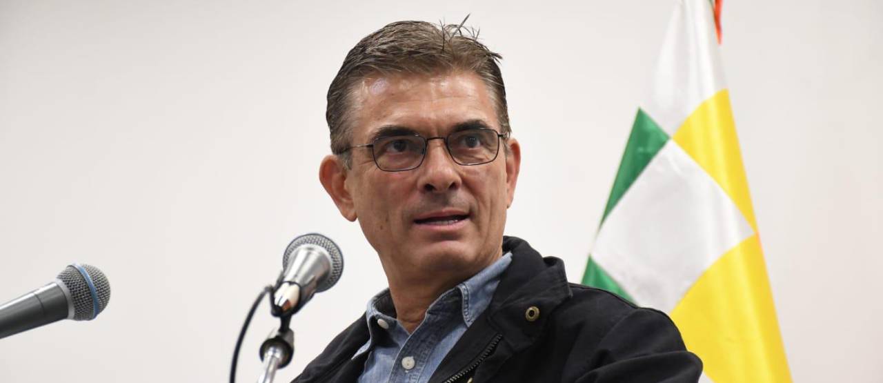 ¿Por qué el avión presidencial hizo escala en Florida? Esto responde Paz