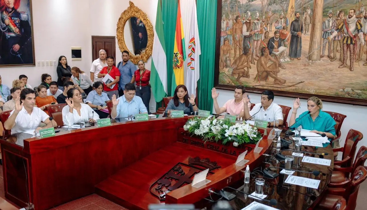 Suman tres denuncias contra la Alcaldía cruceña tras los desmanes registrados el domingo en el Concejo 