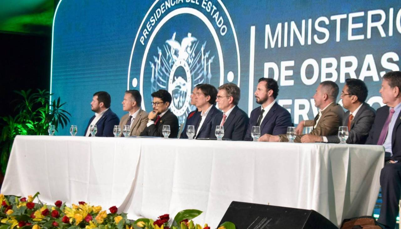 Paz firma decreto y relanza el Viru Viru Hub con la convocatoria pública para su licitación