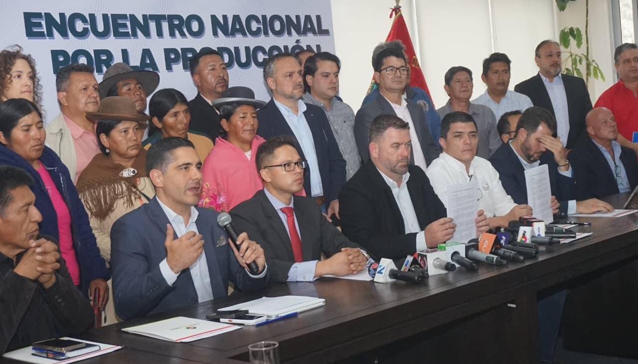 Ante el agro, el Gobierno anuncia ley para institucionalizar el Senasag, considerado un “antro de corrupción”