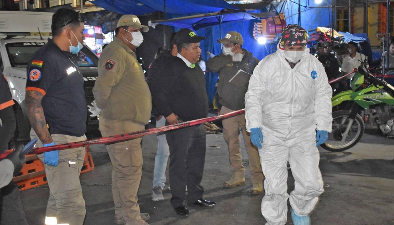 Cámaras captaron el momento en el que dos atracadores huyen tras disparar y matar a un librecambista