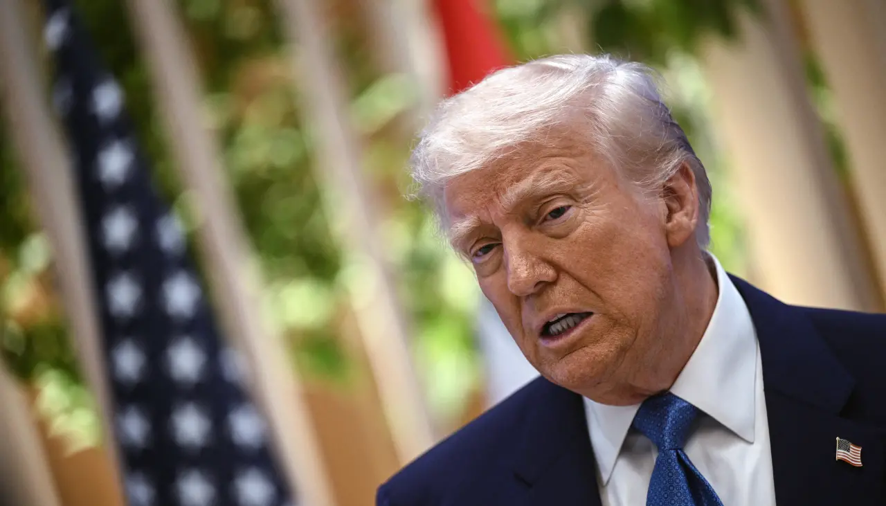 Trump arremete contra la Corte Suprema que prohibió expulsión de migrantes