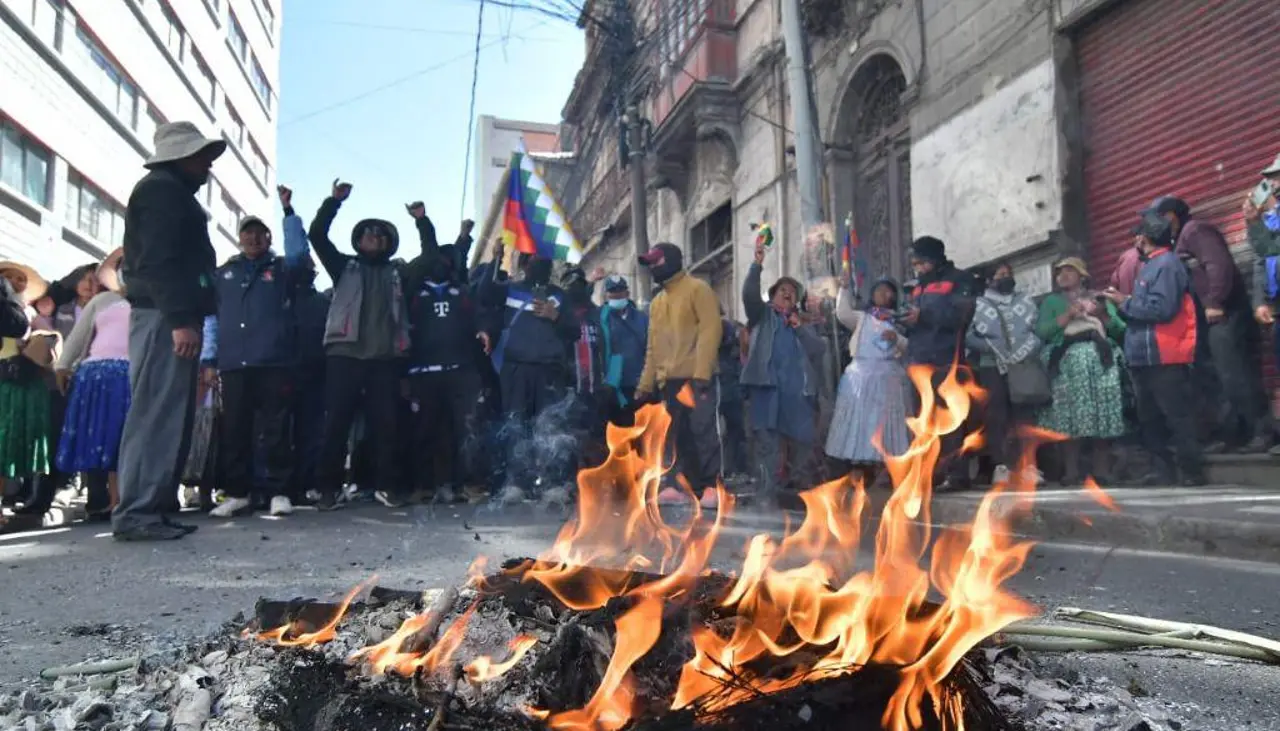 Para frenar la “espiral de violencia”, la Iglesia y la Defensoría convocan a un “pacto por la paz y la reconciliación”