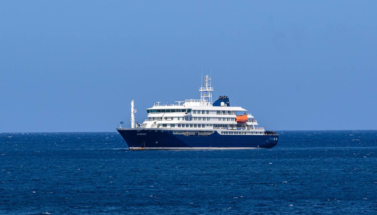 Dos muertos por un foco de síndrome respiratorio agudo en un crucero entre Argentina y Cabo Verde