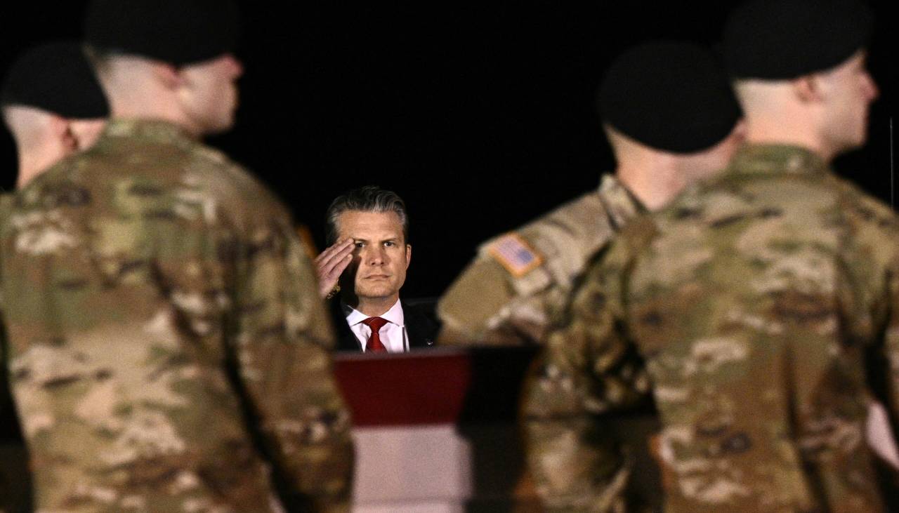 Jefe del Pentágono dice que el martes será el día “más intenso” de ataques contra Irán