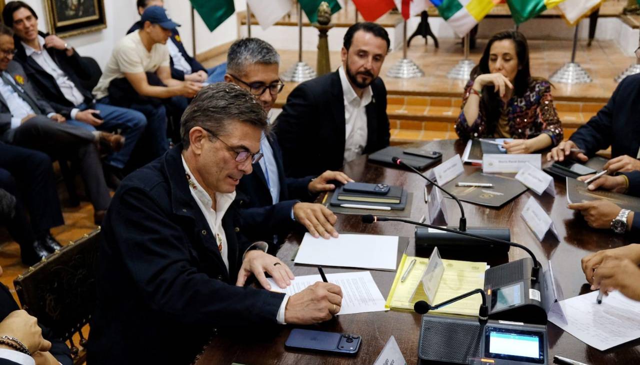 Rodrigo Paz y gobernadores firman un acuerdo histórico para encaminar las metas del 50-50