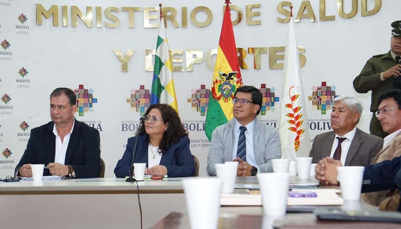 Ministerio de Salud y médicos acuerdan conformar mesas de trabajo para gestar un plan estratégico sectorial