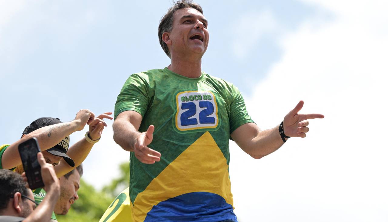 Medios brasileños dicen que Flávio Bolsonaro alista una conferencia en EEUU