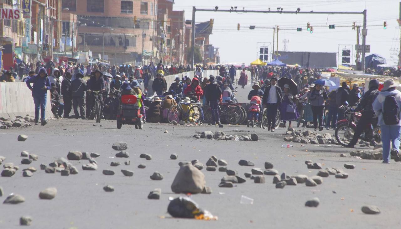 Con el diálogo en cuarto intermedio, suman más de 40 puntos de bloqueos y Bolivia entra al día 49 de conflicto